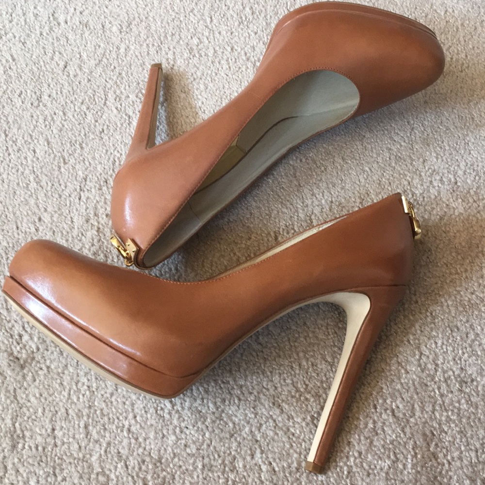 Beautiful Michael Kors Brown Pumps